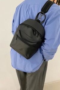 [레프트필드 1199-블랙] 미니백팩,슬링백,선물하기좋은가방,발랄한룩,캐주얼정장가방,간편 나들이가방
